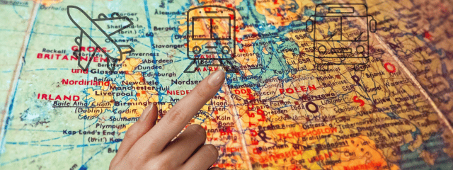 Globus, Finger die auf Landkarte zeigen